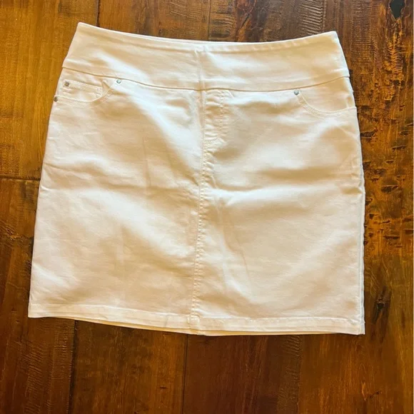 NWOT white denim pull on skort - Picture 1 of 5
